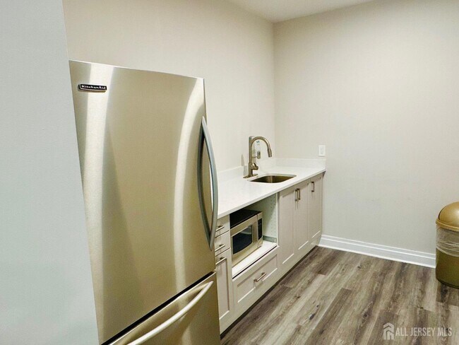 Building Photo - 1 Spring St