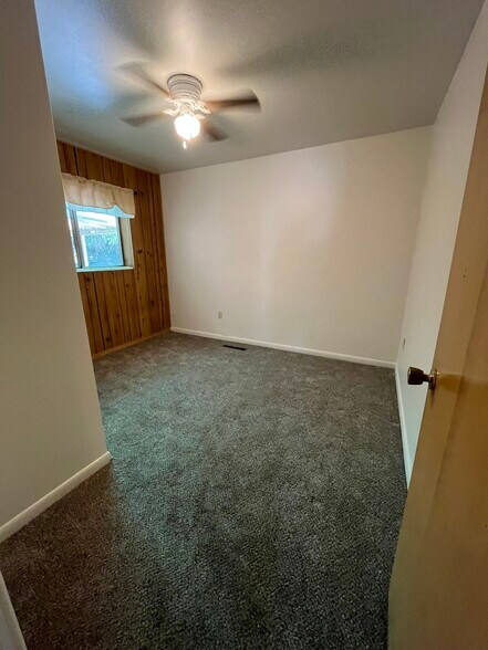 Building Photo - 640 E 300 N