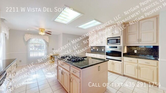 Building Photo - 2211 W Vista Del Sol Dr