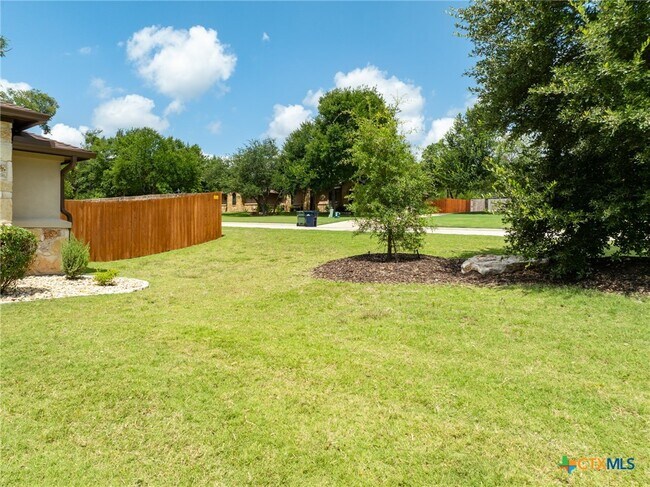 Building Photo - 1010 Woodland Bend Cir