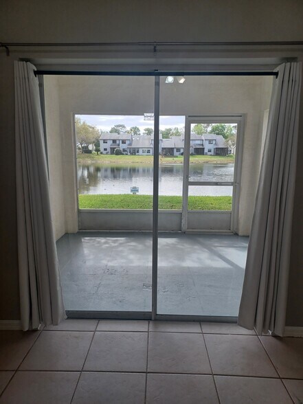 Building Photo - 2250 Candlewood Ln E