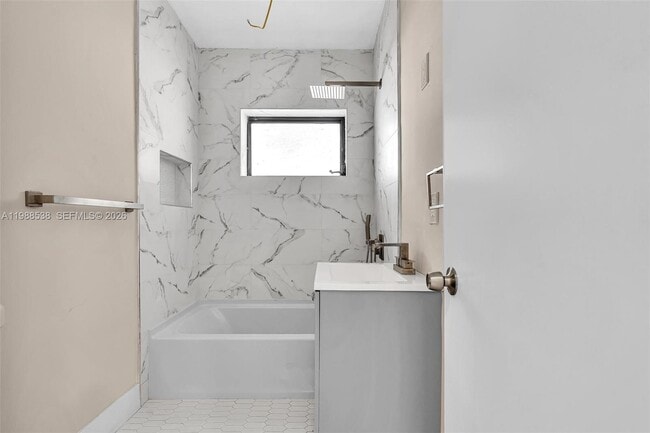 Building Photo - 1600 SW 9th St