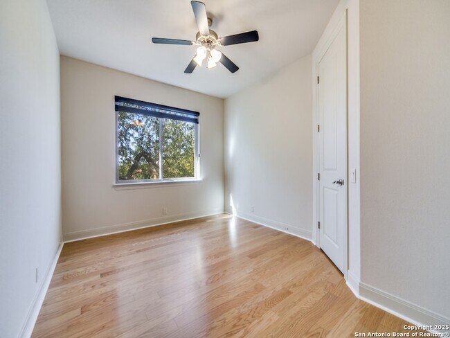 Building Photo - 16 Liser Glen