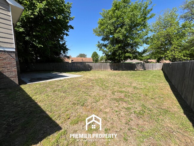 Building Photo - Spacious 4BR/2BA in Whitehaven | 2,000+ SQ FT, Hardwood Floors & Fireplace