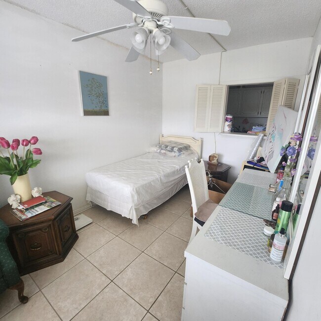 Building Photo - 18 Oakridge B