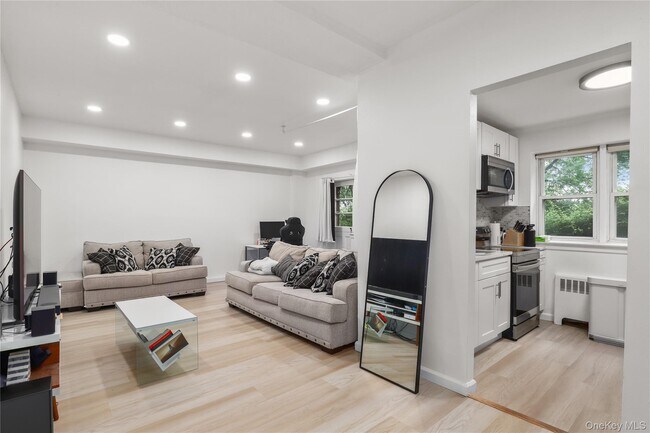 Building Photo - 140 N Broadway