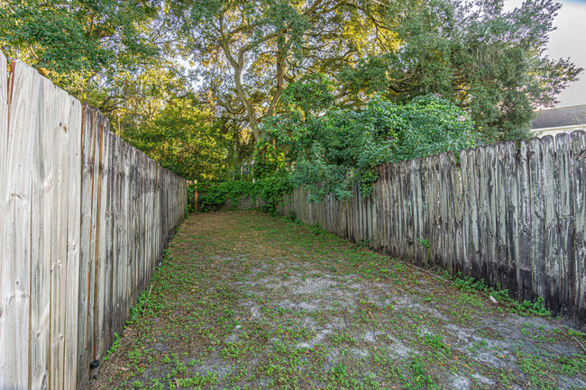 Building Photo - 6218 Oak Cluster Cir