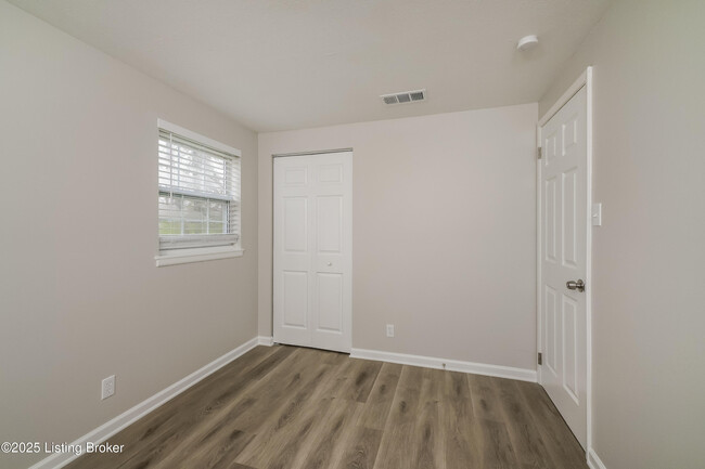 Building Photo - 5414 Robinwood Rd