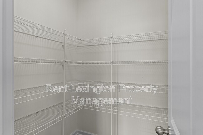 Building Photo - 220 Little Leaf Dr