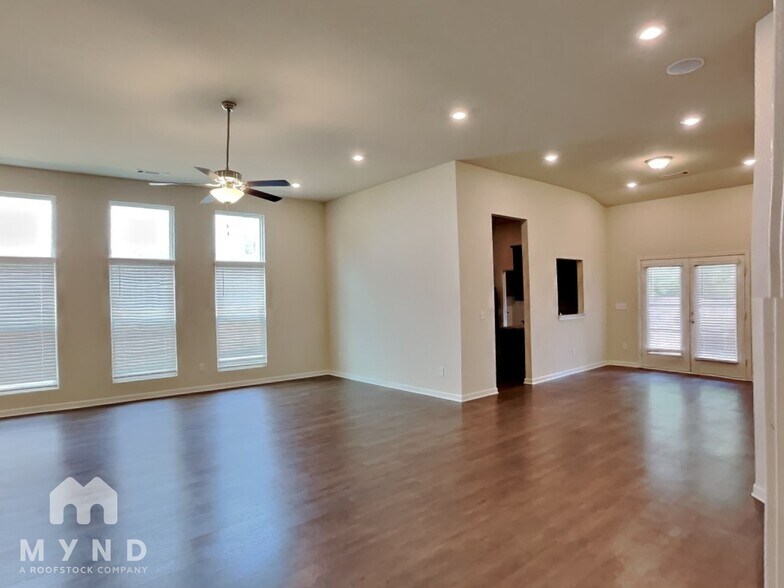 Building Photo - 803 Golden Bell Wy