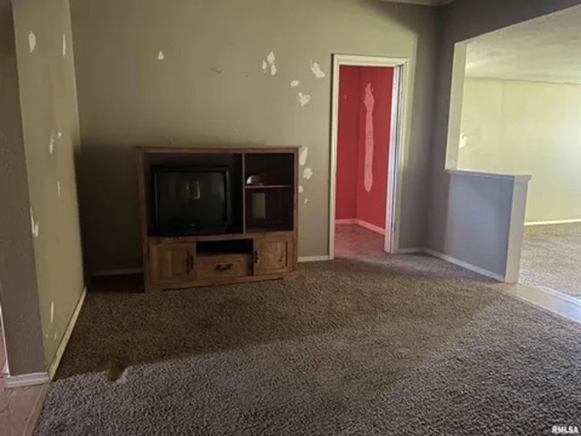 Building Photo - Great Location! $1,500 Down / $690 Month