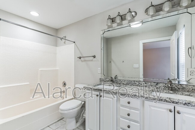 Building Photo - 111 Sherman Oaks Ln