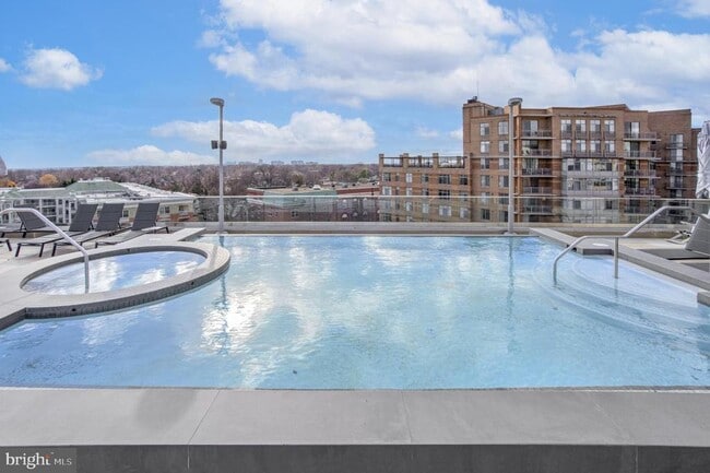 Building Photo - 1021 N Garfield St