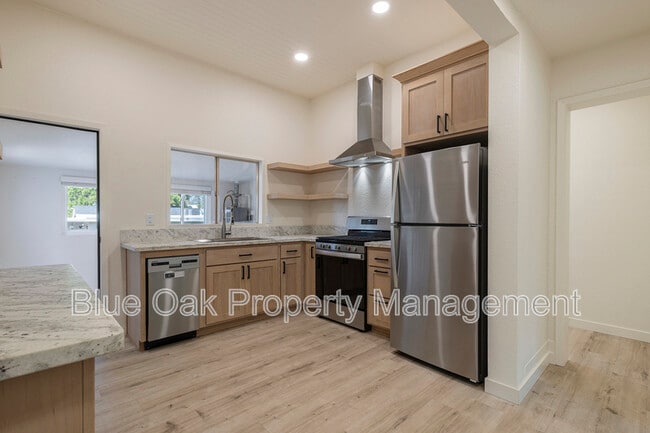 Building Photo - 1702 Laburnum Ave