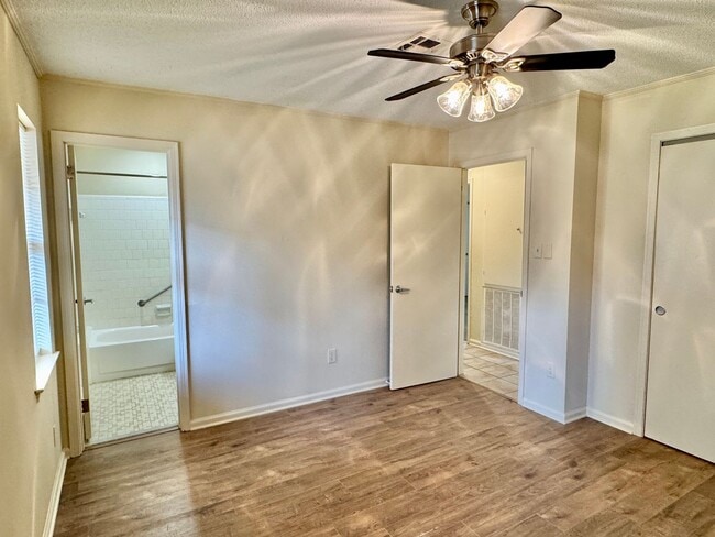 Building Photo - Charming updated 3-bedroom home!