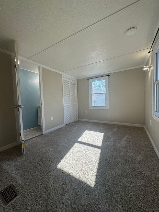 Building Photo - 3 bedroom in Sharon