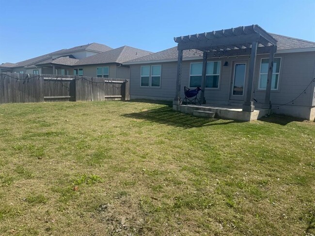 Building Photo - 14020 Heartland Dr