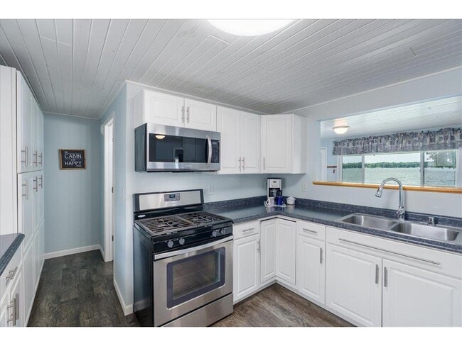 Building Photo - 773 US-63