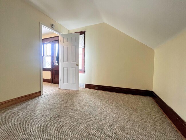 Building Photo - 253 Shirley Ave