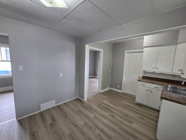 Building Photo - 512 Maynard Ave