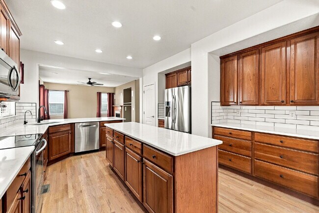 Building Photo - 3-Bedroom Home + Separate Office & Loft | 3-Car Garage