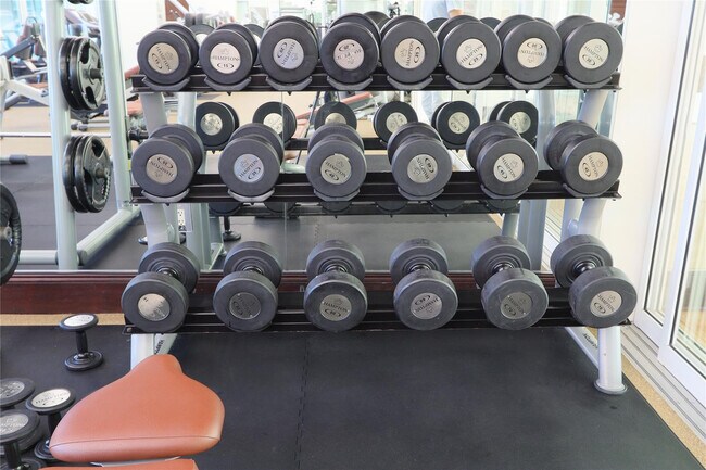 Building Photo - 411 N New River Dr E