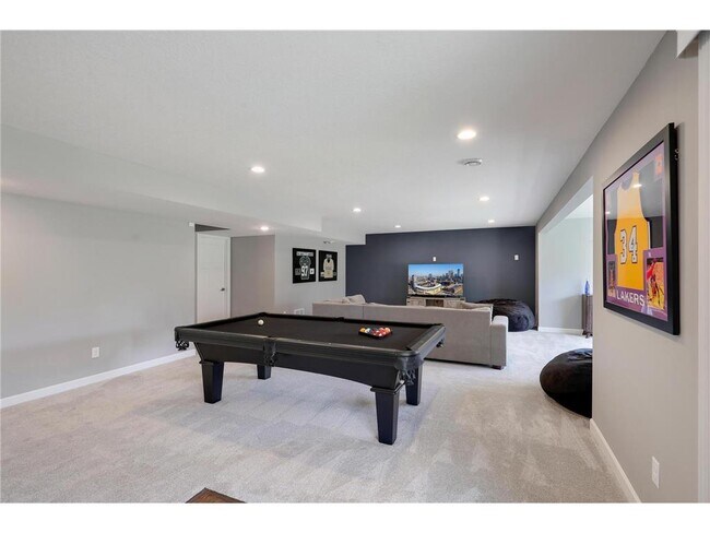 Building Photo - 6332 Apple Ct