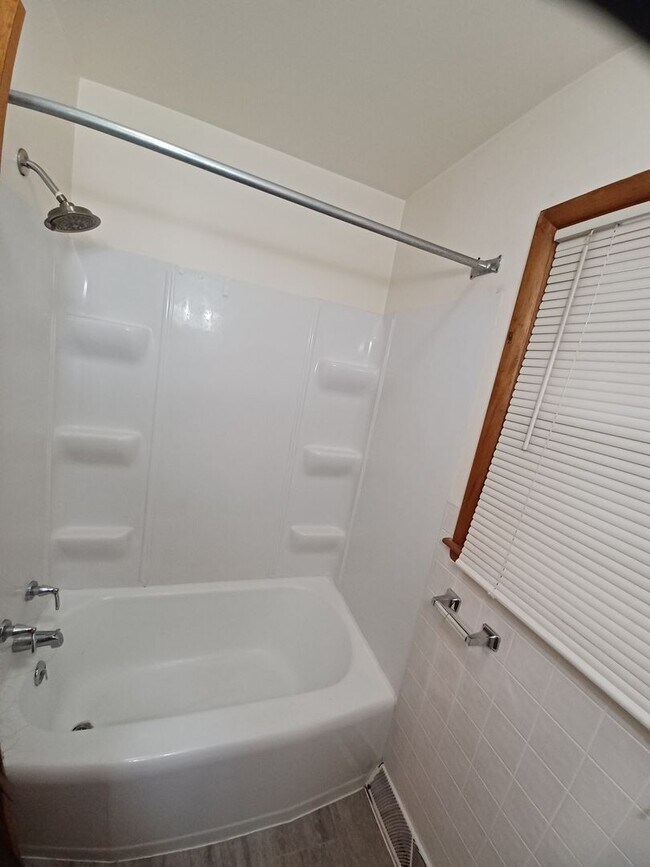 Building Photo - Don't miss out on calling this property your new home!