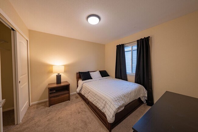 Building Photo - Short Term FULLY FURNISHED 3 bed home in Lorson Ranch!!!!