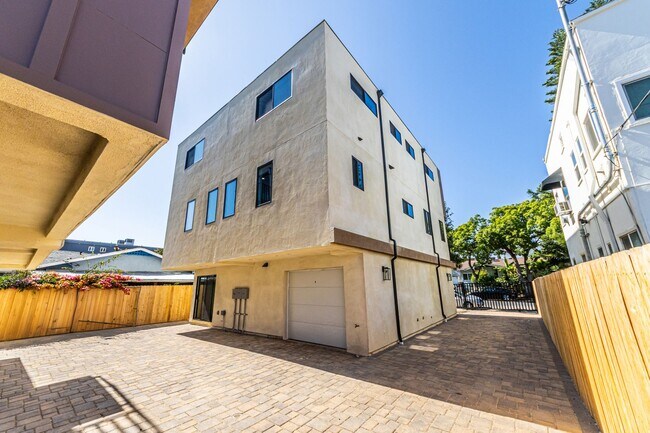 Building Photo - 5506 Barton Ave
