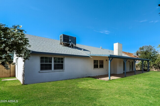 Building Photo - 6202 W Sunnyside Dr