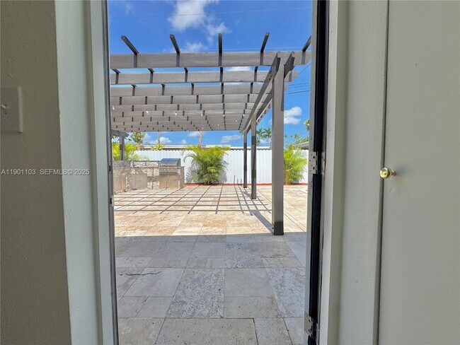 Building Photo - 5101 SW 112th Pl