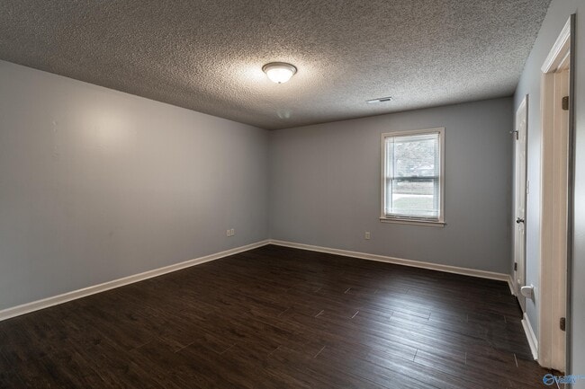 Building Photo - 313 Red Oak Rd