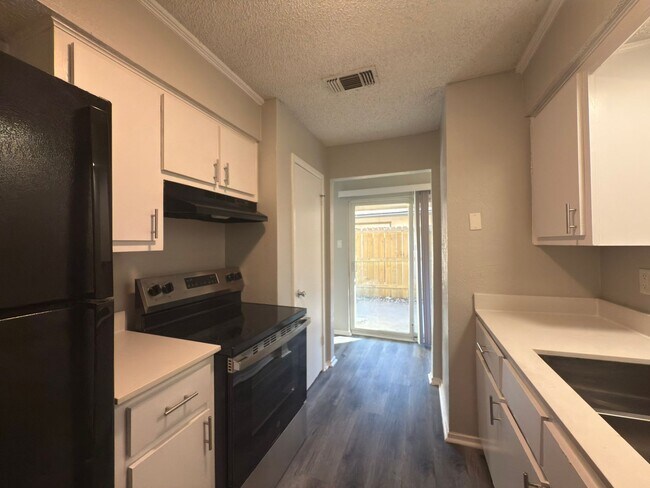 Building Photo - 8910-8910 Greenmound Ave