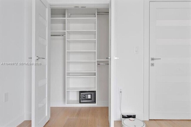 Building Photo - 200 Sunny Isles Blvd