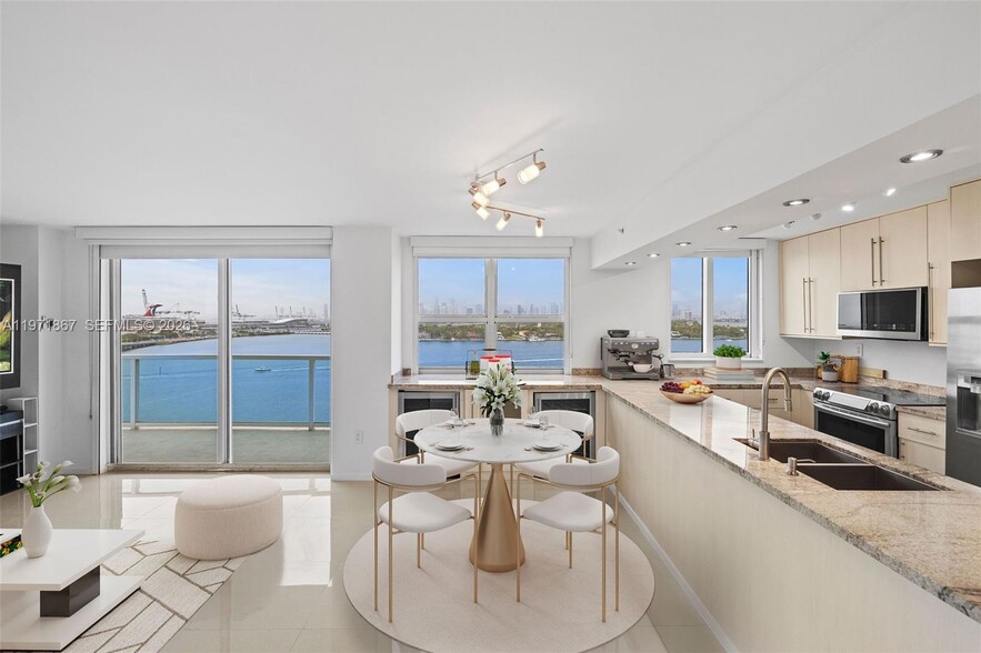 Building Photo - 650 West Ave