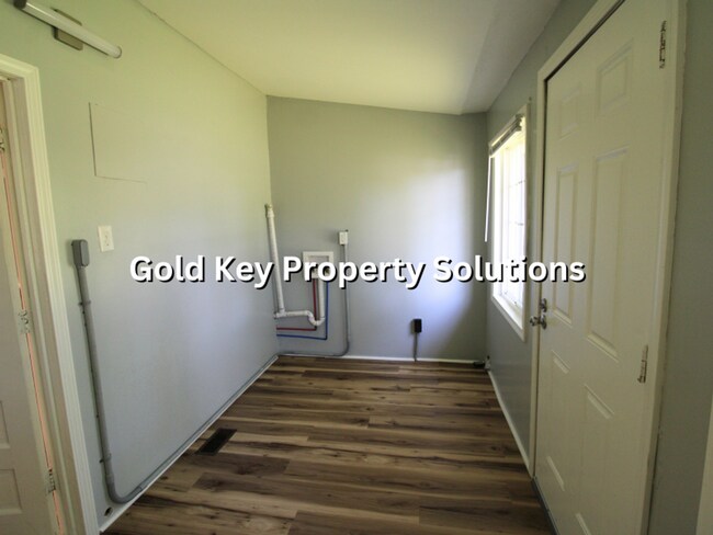 Building Photo - MUNCIE 3 BR 1 BA House with Central Air (NO SECTION 8)