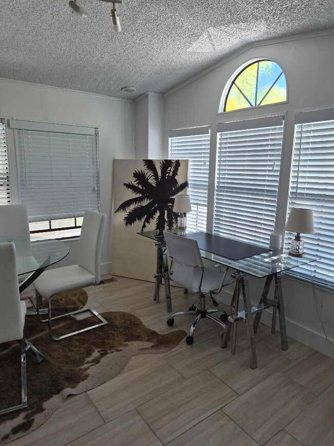 Building Photo - 55 Boca Chica Rd