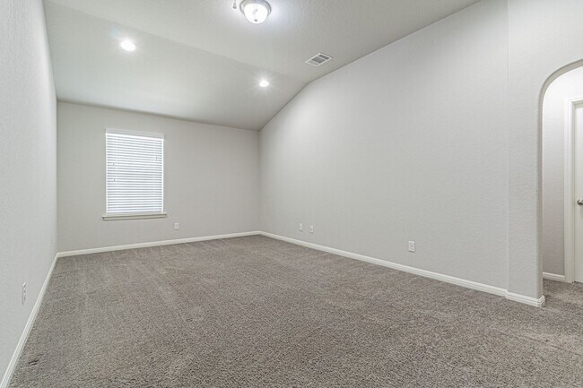 Building Photo - GORGEOUS 4BR 2.5 BATH WITH LOTS OF NEIGHBORHOOD AMENITIES! Available August 7th!