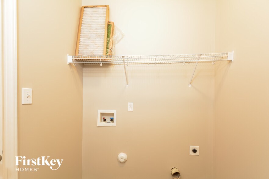 Building Photo - 2123 Gillwell Ln