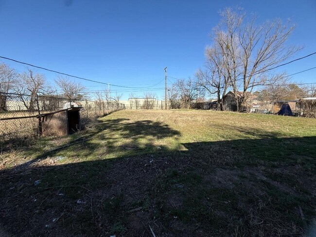 Building Photo - Beautifully Remodeled 2 Bed | 1 Bath | 1-Car Garage on Large Lot