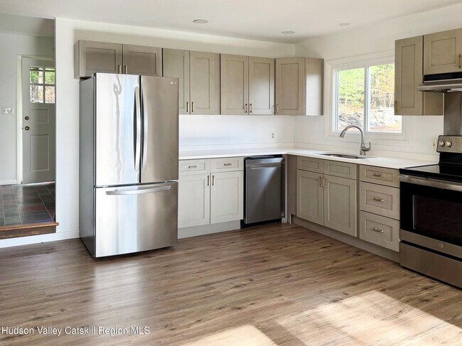 Building Photo - 13 Heyden Rd