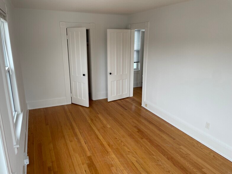 Building Photo - 125 Tunxis Hill Rd