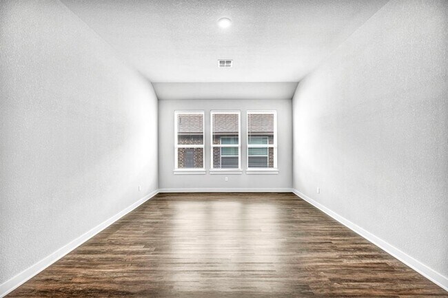 Building Photo - 121 High Plains Dr