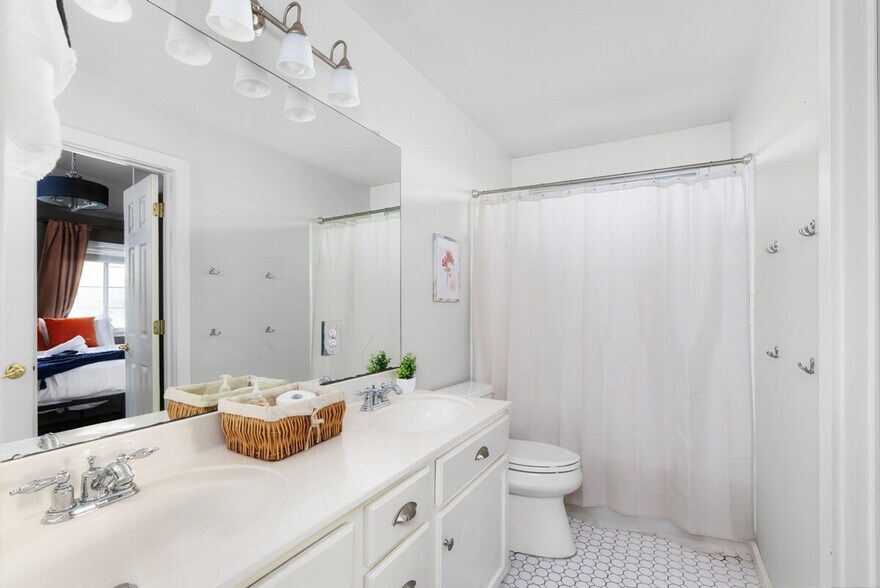 Building Photo - 709 Colonial Park Blvd