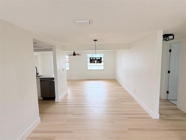 Building Photo - 8512 Longboat Ln