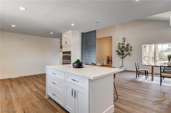 Building Photo - 2685 S Tenaya Way