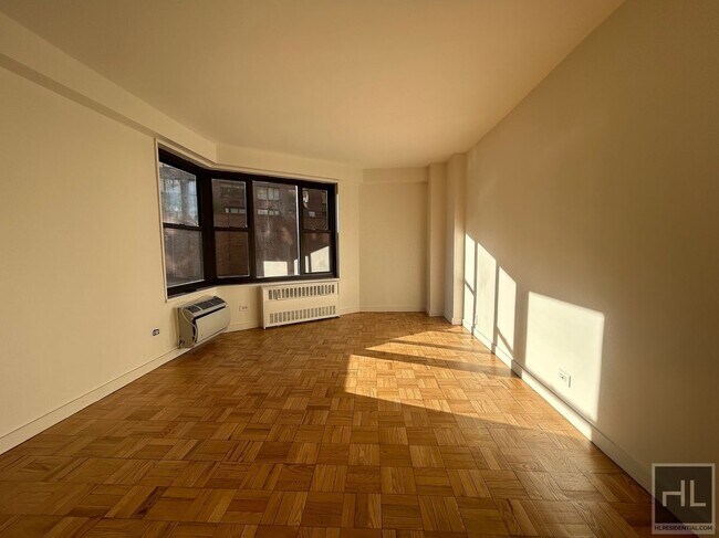 Building Photo - Fourth Avenue