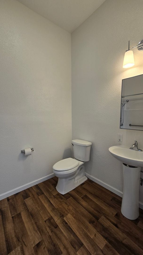 Building Photo - Private, peaceful home on nearly half an a...