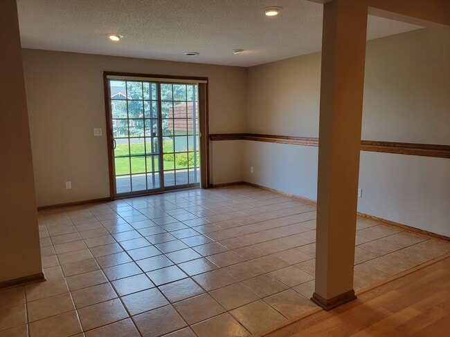 Building Photo - 3 Bedroom Twin Home